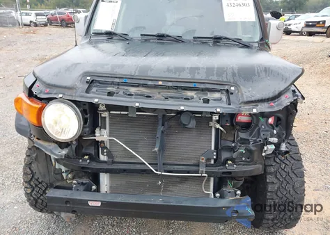 2013 Toyota Fj Cruiser z USA, uszkodzony, nr VIN JTEBU4BF2DK161140